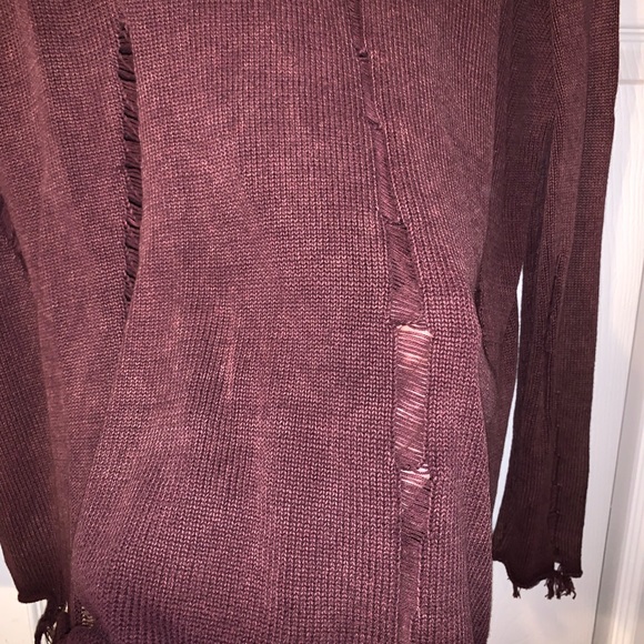 Distressed oversized sweater - Picture 2 of 4